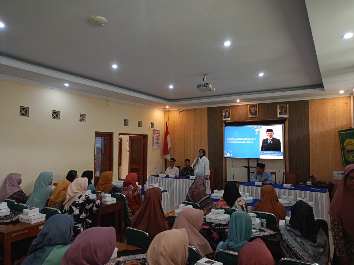 Pemberdayaan UMKM KWT Cengkehan, H. Yasmuri Gaungkan Semangat Wirausaha Perempuan